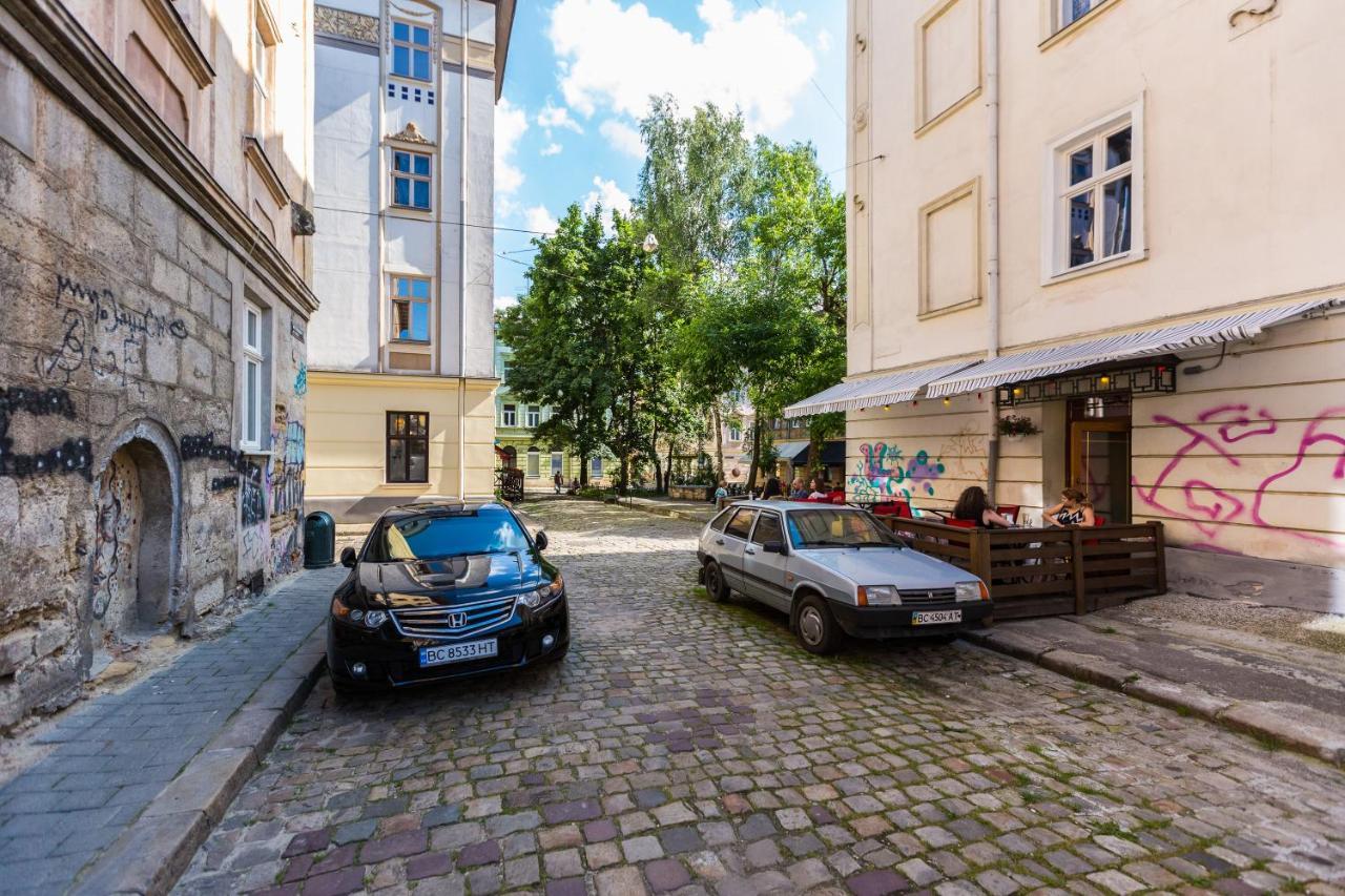 Квартира Подобово На Площі Ринок 39 Lviv Bagian luar foto
