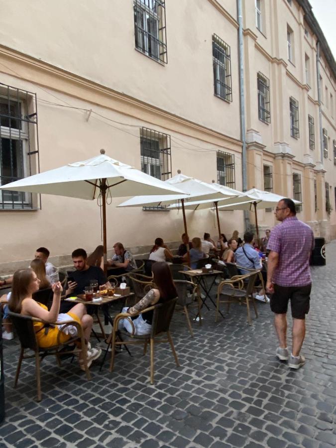 Квартира Подобово На Площі Ринок 39 Lviv Bagian luar foto