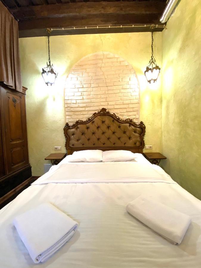 Квартира Подобово На Площі Ринок 39 Lviv Bagian luar foto