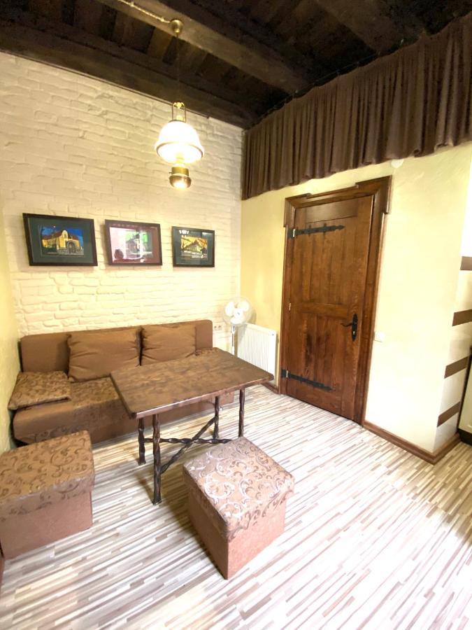 Квартира Подобово На Площі Ринок 39 Lviv Bagian luar foto