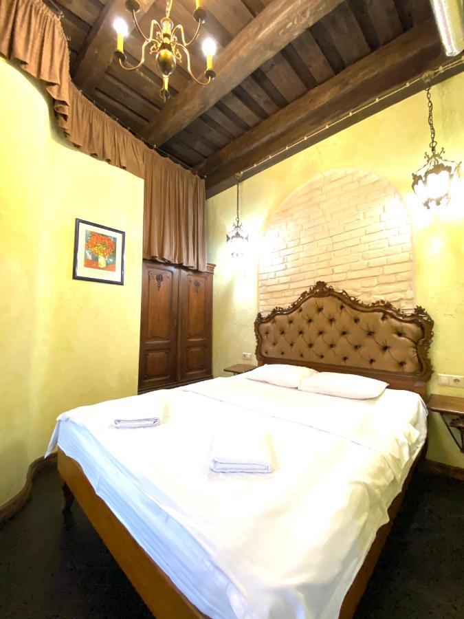 Квартира Подобово На Площі Ринок 39 Lviv Bagian luar foto