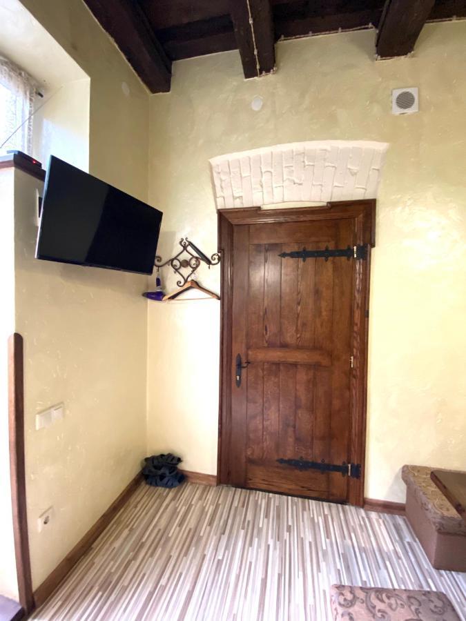 Квартира Подобово На Площі Ринок 39 Lviv Bagian luar foto