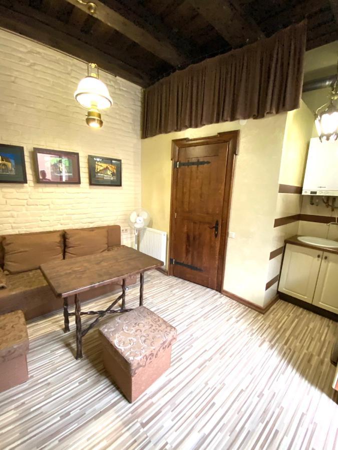 Квартира Подобово На Площі Ринок 39 Lviv Bagian luar foto