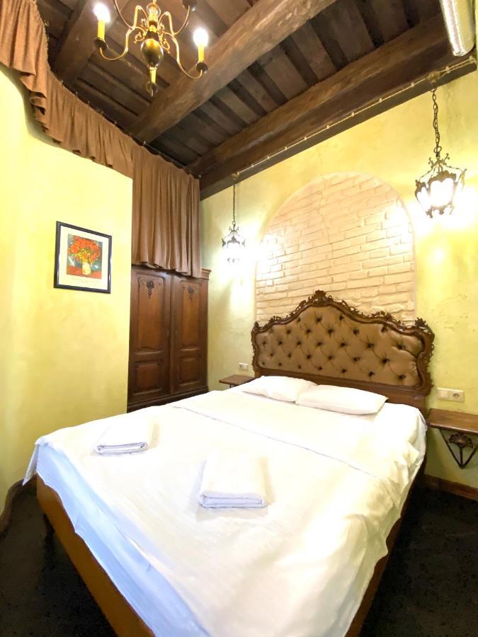 Квартира Подобово На Площі Ринок 39 Lviv Bagian luar foto