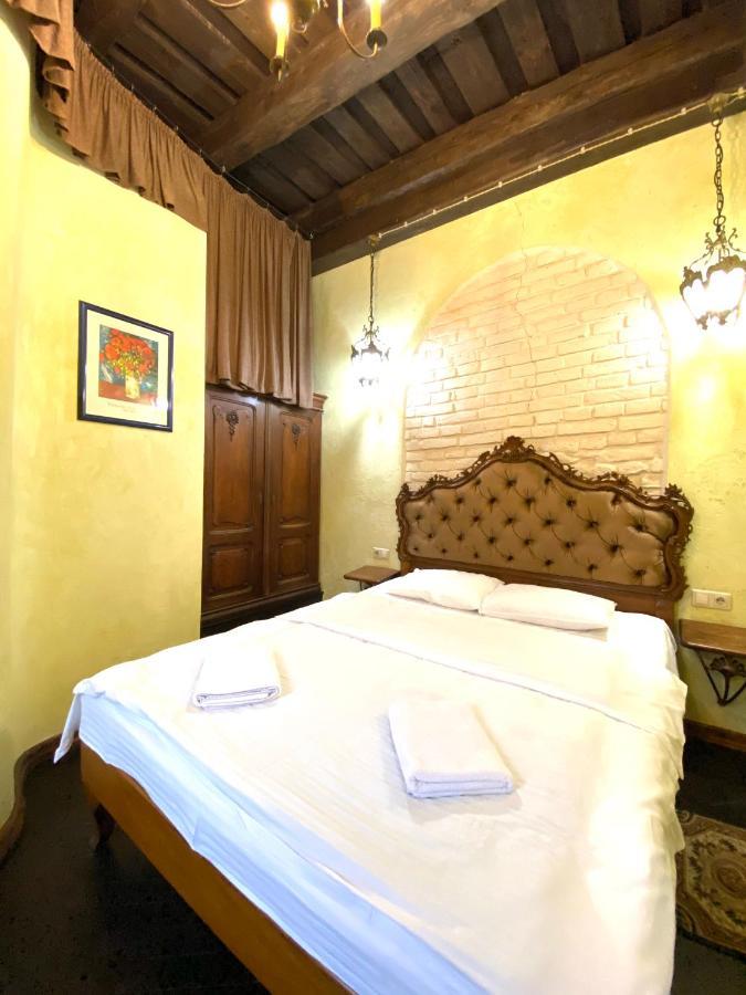 Квартира Подобово На Площі Ринок 39 Lviv Bagian luar foto