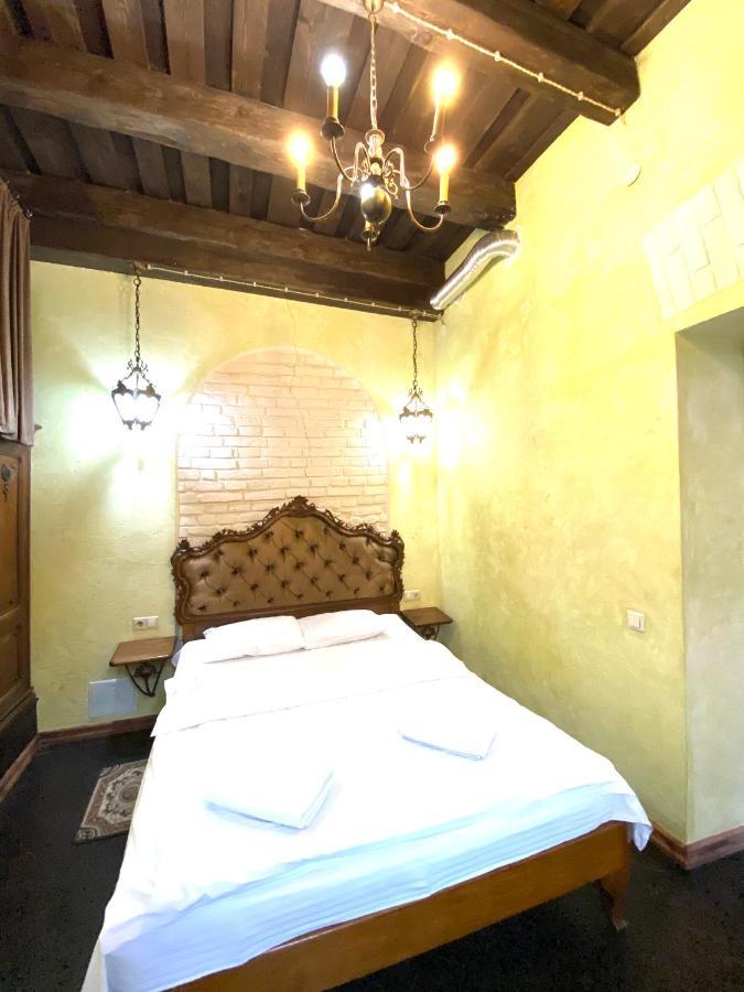 Квартира Подобово На Площі Ринок 39 Lviv Bagian luar foto