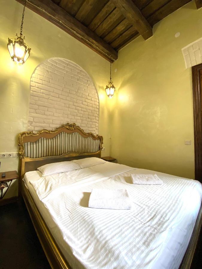 Квартира Подобово На Площі Ринок 39 Lviv Bagian luar foto