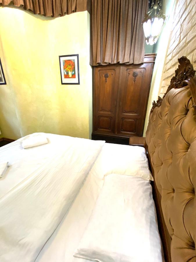 Квартира Подобово На Площі Ринок 39 Lviv Bagian luar foto
