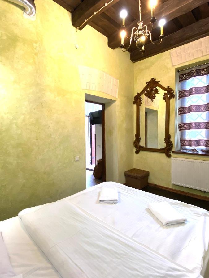 Квартира Подобово На Площі Ринок 39 Lviv Bagian luar foto