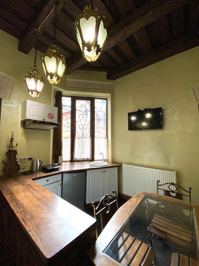 Квартира Подобово На Площі Ринок 39 Lviv Bagian luar foto